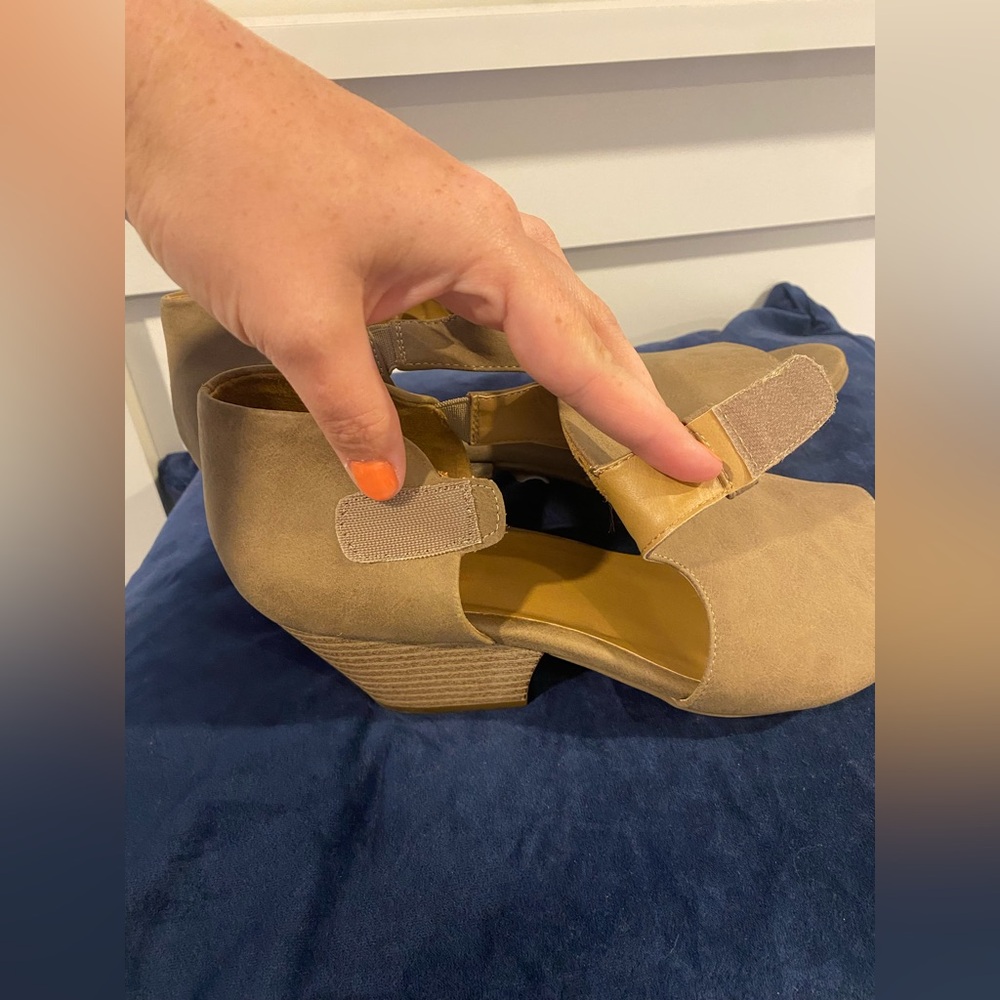 🌷Natural Soul Daya Women’s Taupe Faux Suede Peep Tor Booties Size 10M 3/$30 - Picture 6 of 7